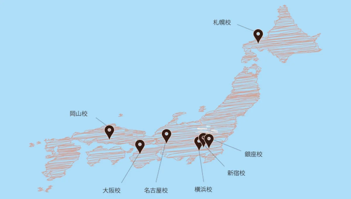 日本地図上に、札幌、岡山、大阪、名古屋、横浜、銀座、新宿といった主要都市に展開する複数の「〇〇校」の所在地がピンで示されています。