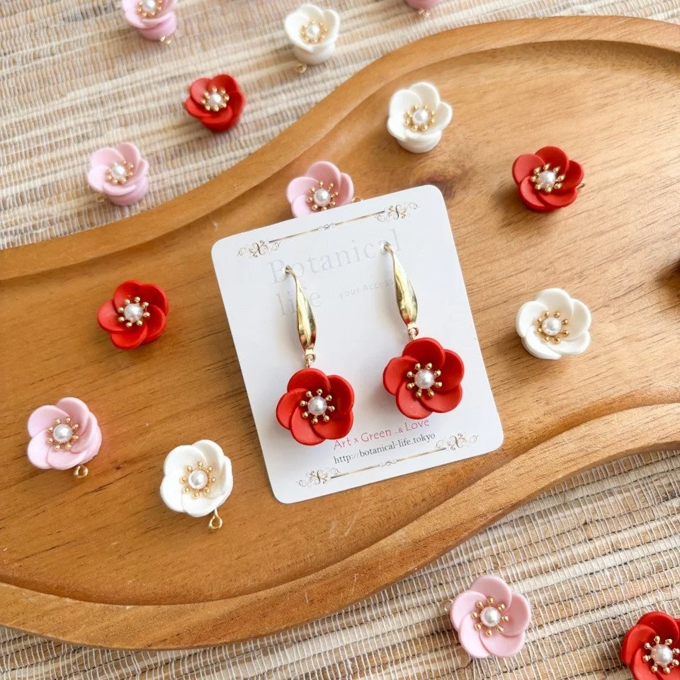 花とパールのイヤリング