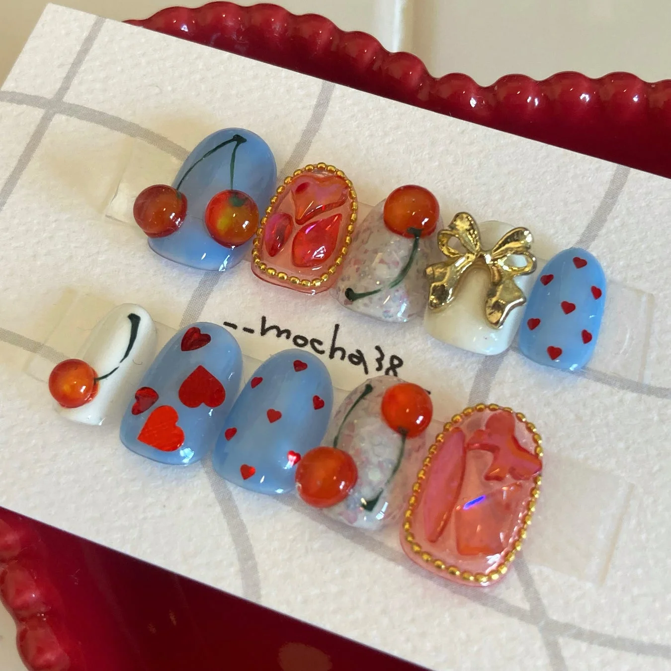 個性的で可愛らしいネイルチップ