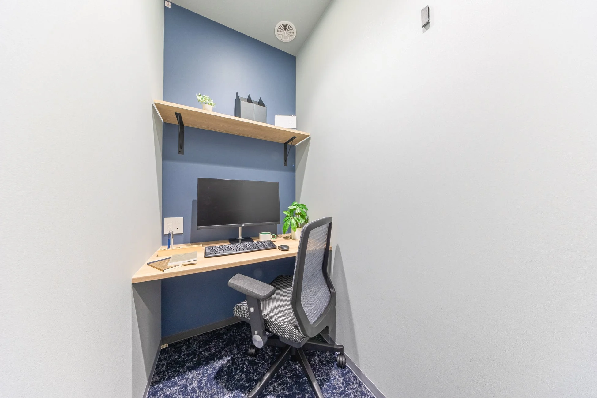 モダンな個室ワークスペース