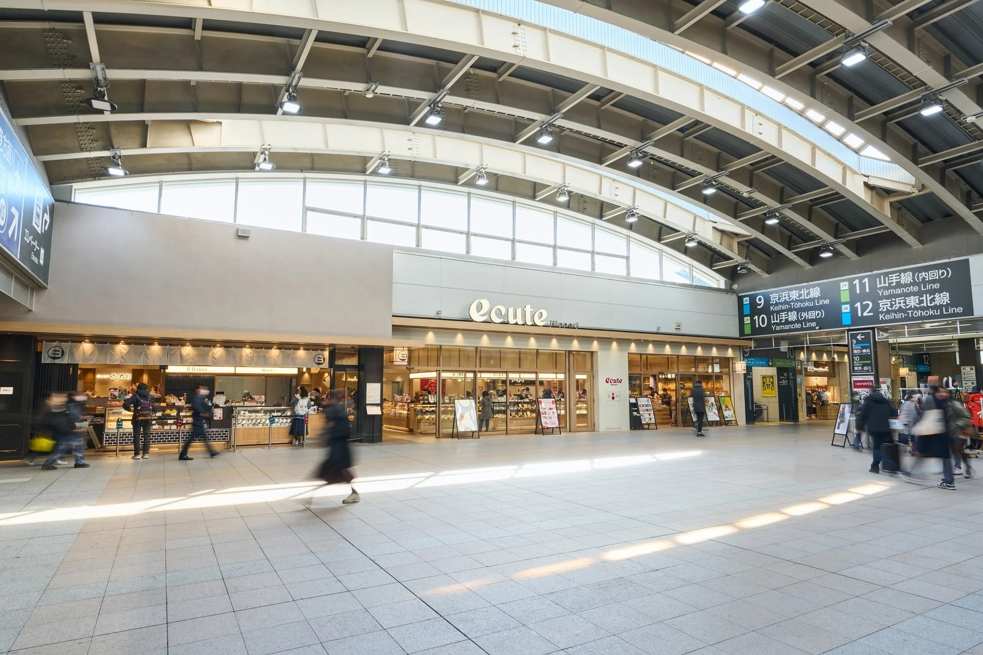 エキュート日暮里の駅構内風景