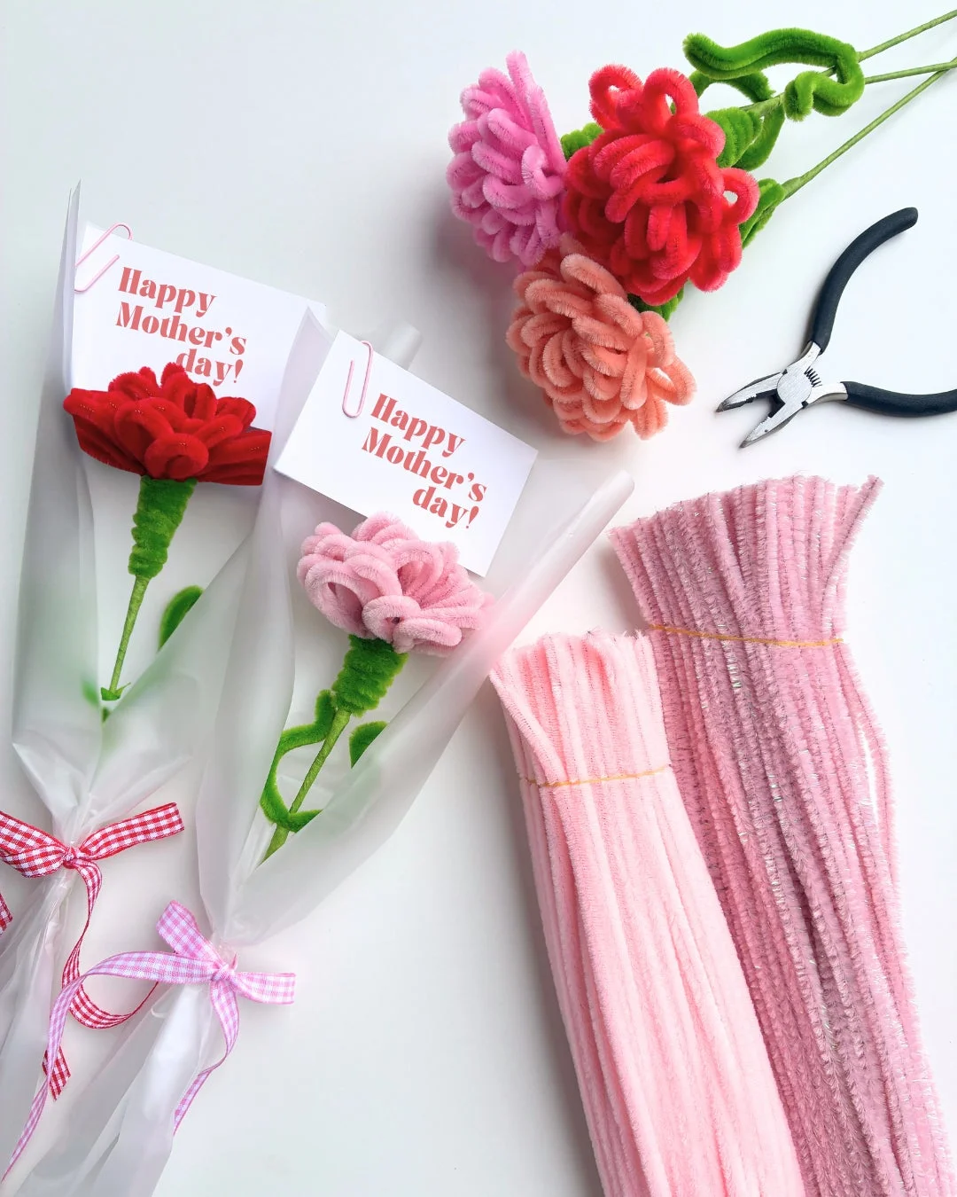 モールで作られたカーネーションと材料