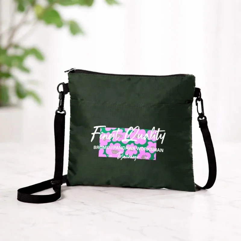 カーキ色のオリジナルサコッシュ