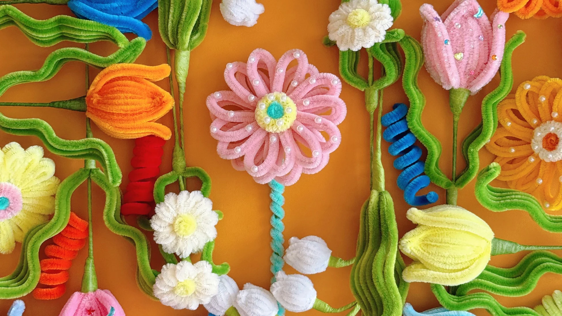 モールで作られたカラフルな花々2