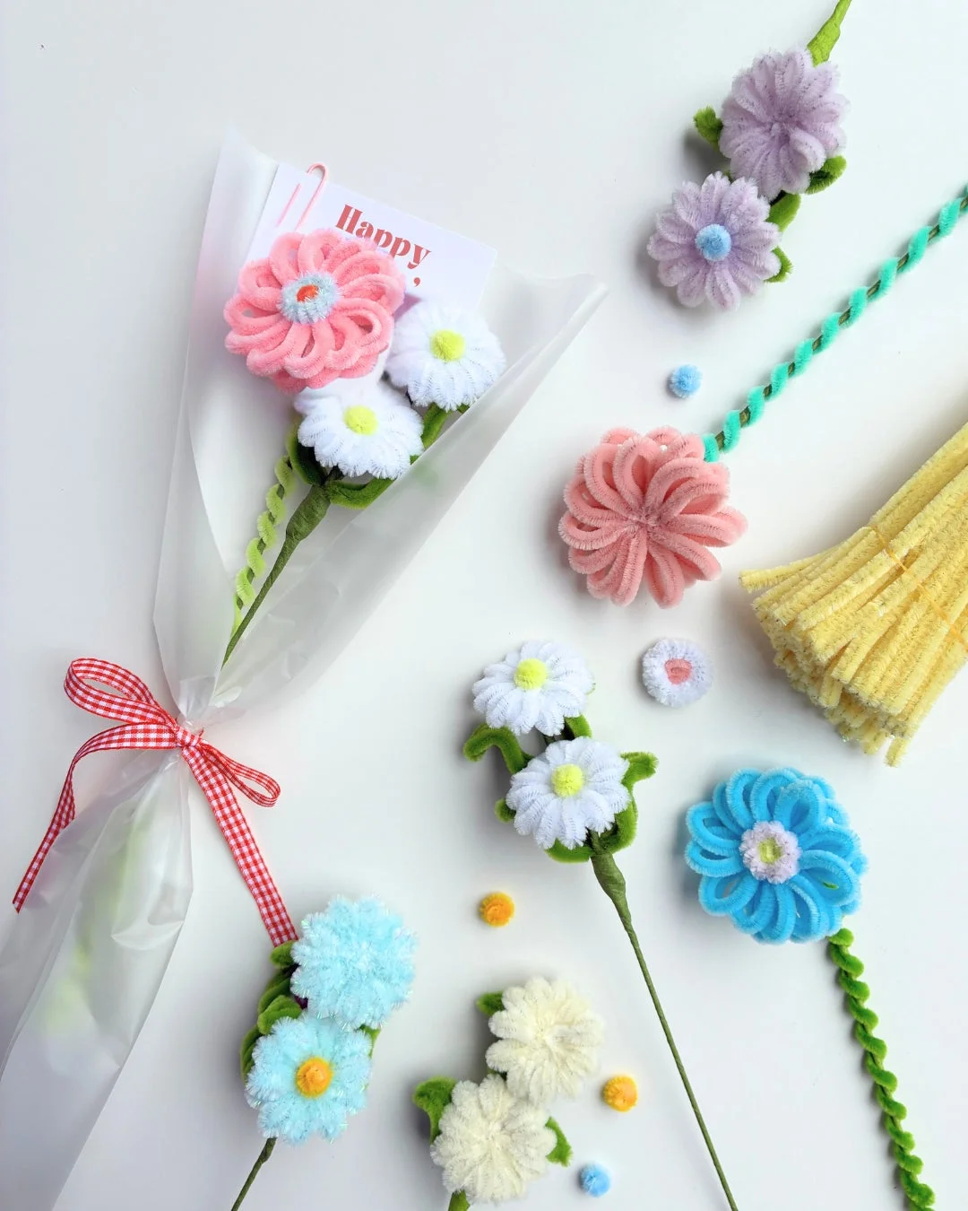 モールで作られたカラフルな花々