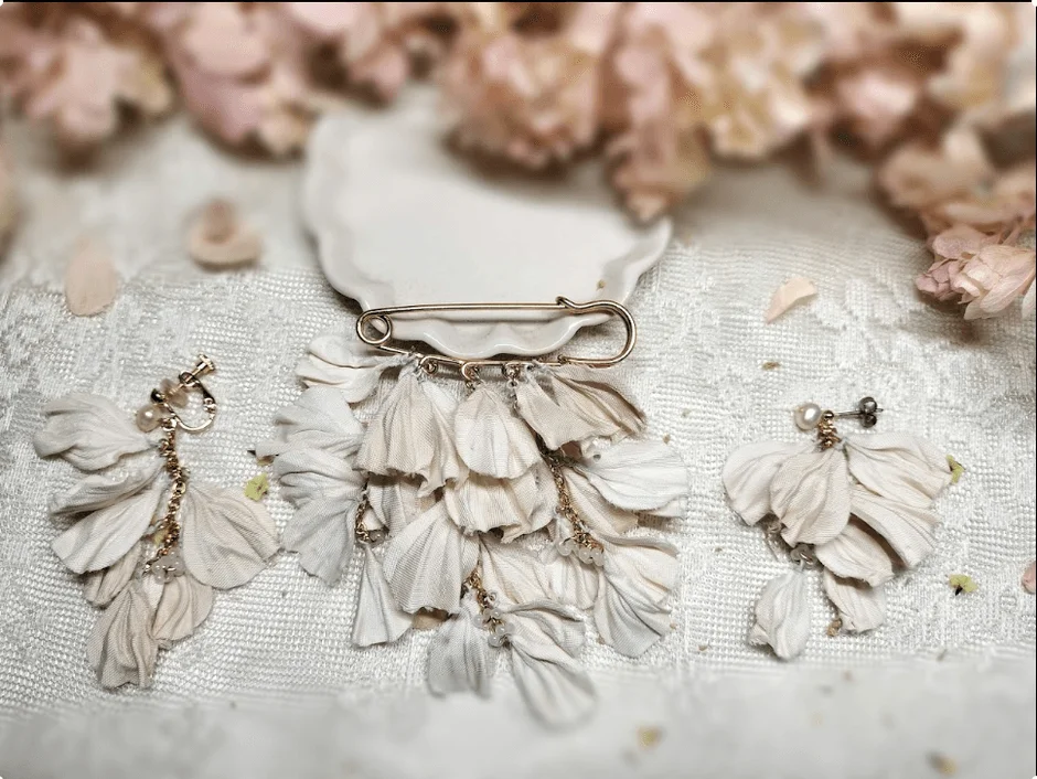 ハンドメイドの布花アクセサリー