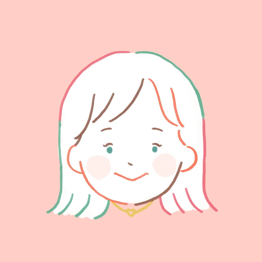ピンクの背景に描かれた、シンプルで可愛らしい女性の顔のイラスト
