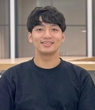 笑顔の男性